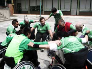 Los Toros forman un circulo al terminar el partido para gritar: "Uno, Dos, Tres... ¡TOROS!